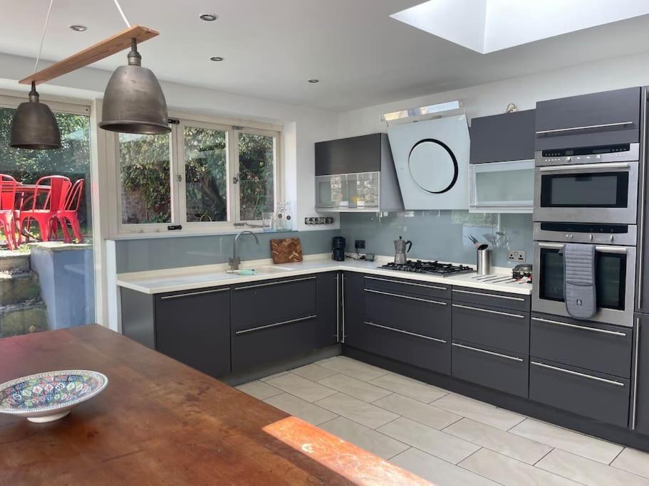 Beautiful London Victorian House, Sleeps 12 Villa Eksteriør billede