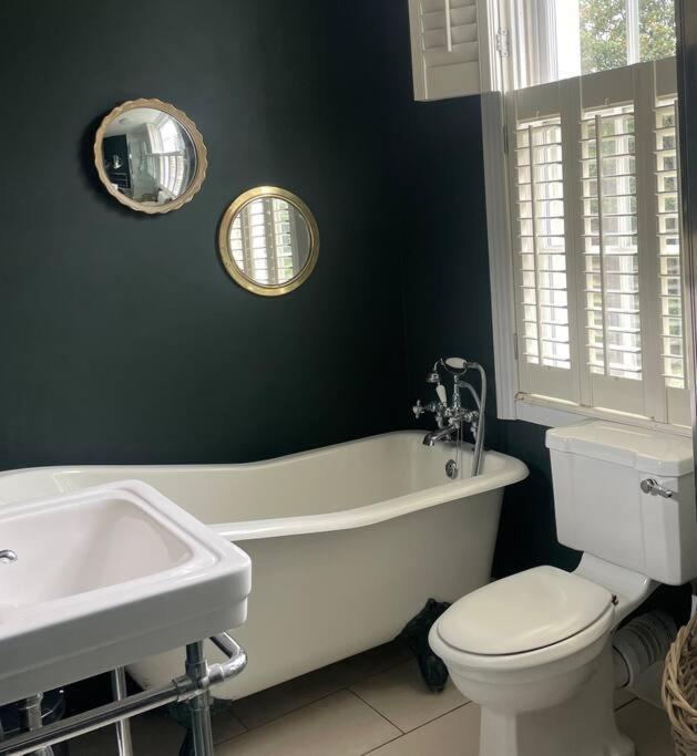 Beautiful London Victorian House, Sleeps 12 Villa Eksteriør billede